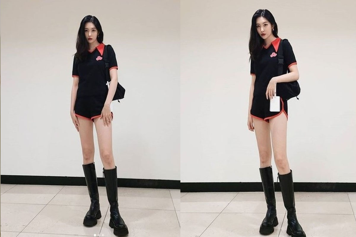 Sunmi shows off her gorgeous long legs