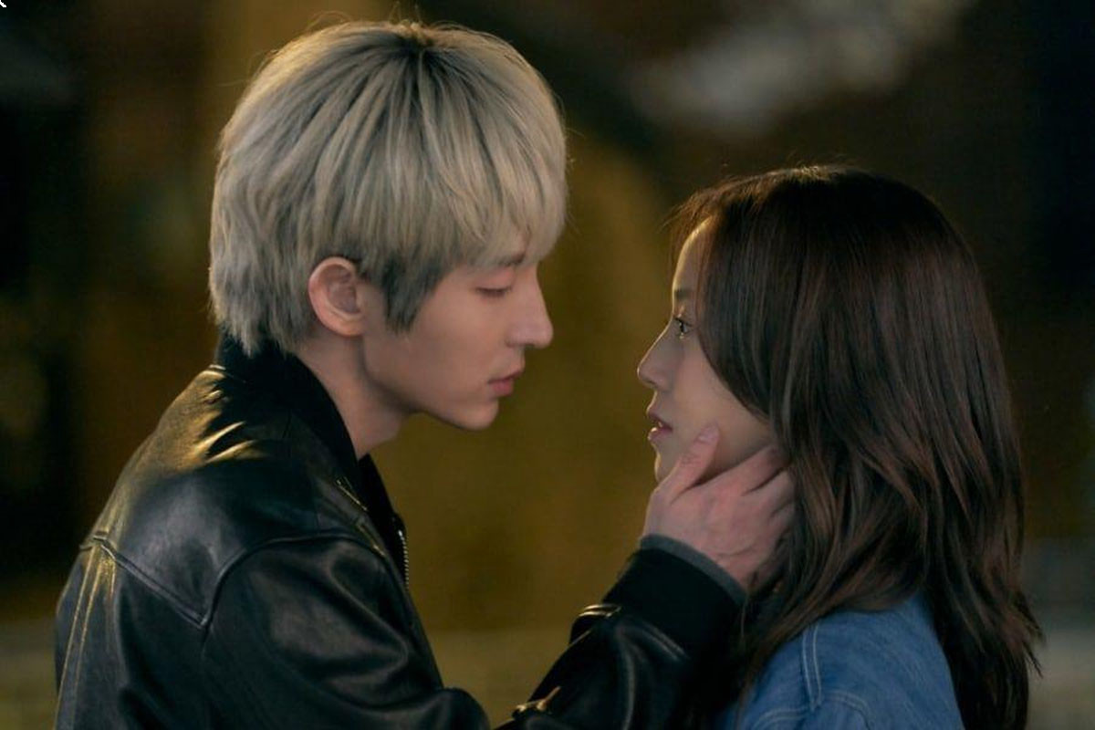 “Flower Of Evil” reveals stills of the chemistry between Lee Joon Gi and Moon Chae Won