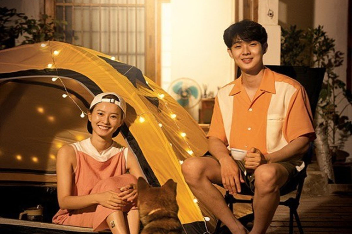 tvN releases main poster of Jung Yu Mi and Choi Woo Shik for new show 'Summer Vacation'