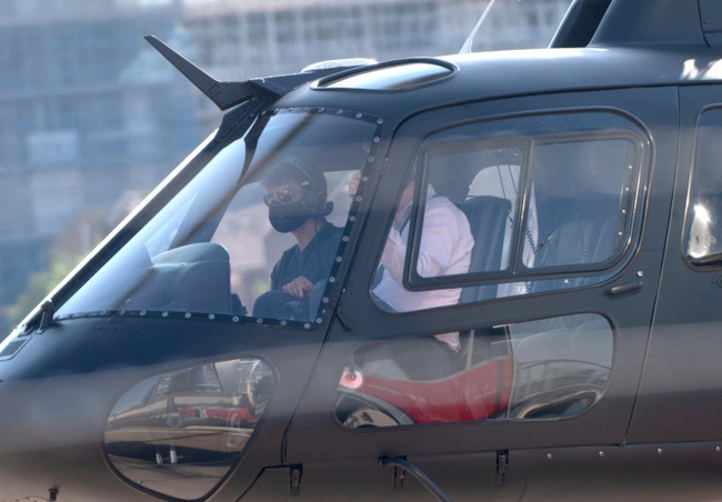 tom-cruise-to-drive-helicopter-just-for-lunch-1