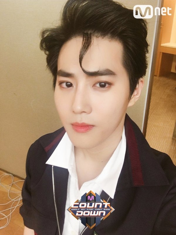 top-5-male-idols-with-the-most-stunning-selfies-in-k-pop-12