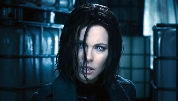 top-8-female-vampires-that-appeared-earliest-on-the-screen-8