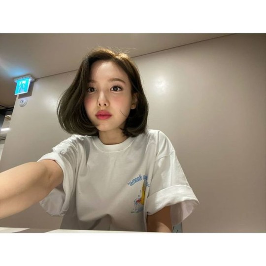 twice-nayeon-beauty-pictures-short-hair-2