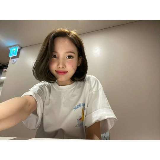 twice-nayeon-beauty-pictures-short-hair-3