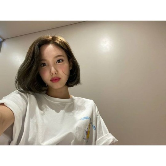 twice-nayeon-beauty-pictures-short-hair-4