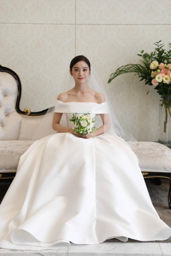 wonder-girls-hyerim-beautiful-in-white-as-she-gets-married-to-shin-min-chul-today-2