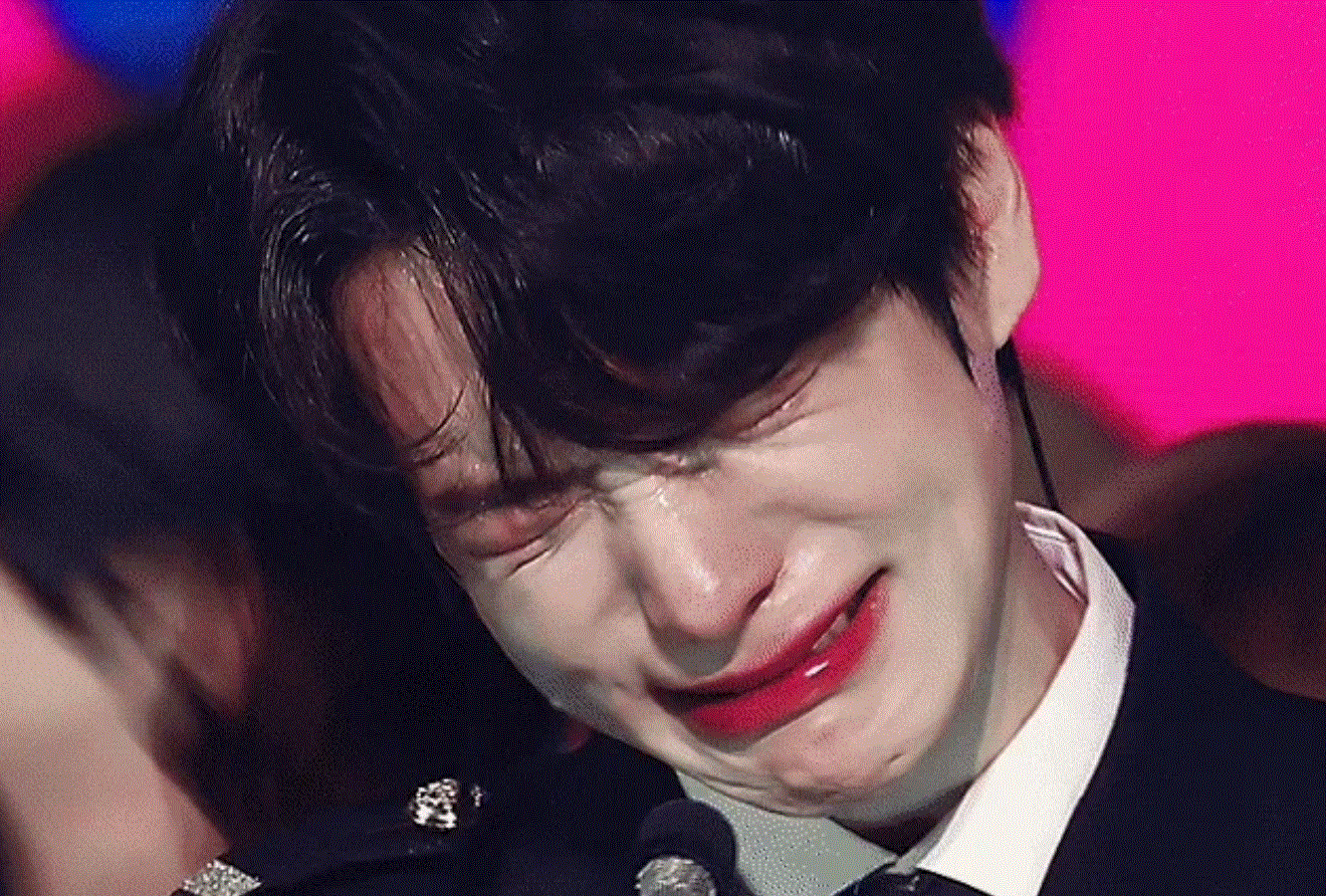 25-moments-k-pop-male-idols-burst-into-tears-that-will-break-your-heart-02