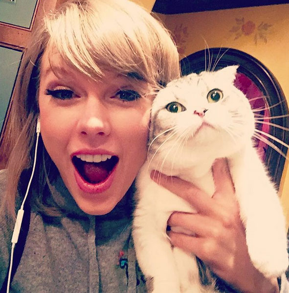 6-celebrities-and-pets-posed-adorably-together-in-selfies-3