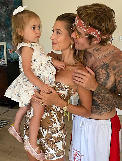 Two-year-old-sister-of-Justin-Bieber-gets-big-attention-from-his-fans-1