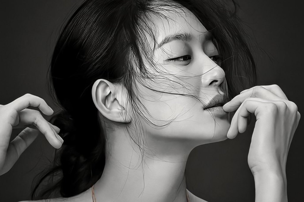 'Diva' unveils behind-the-scenes of Shin Min Ah' swimsuit shooting