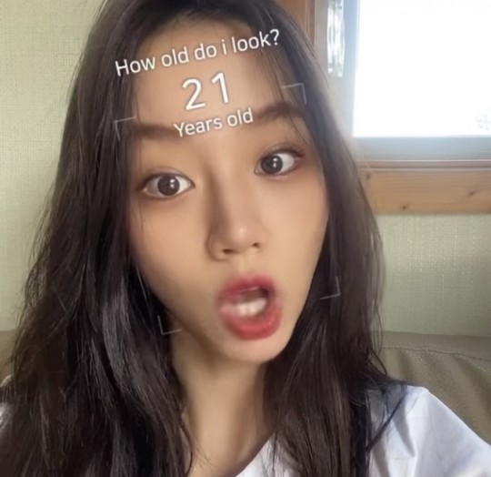girl-day-hyeri-surprises-when-using-age-prediction-app-1