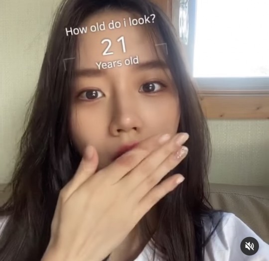girl-day-hyeri-surprises-when-using-age-prediction-app-2