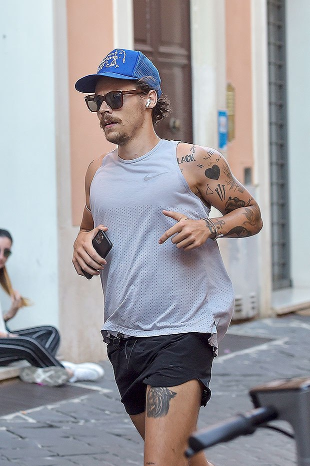 harry-styles-appears-unrecognizable-with-mustache-while-jogging-through-rome-1