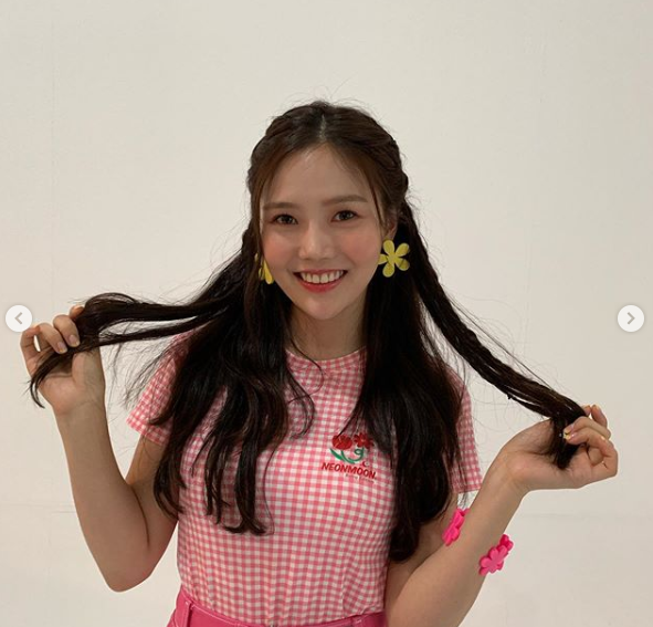 hyojung-oh-my-girl-shares-lovely-images-summer-anniversary-trip-last-year-2