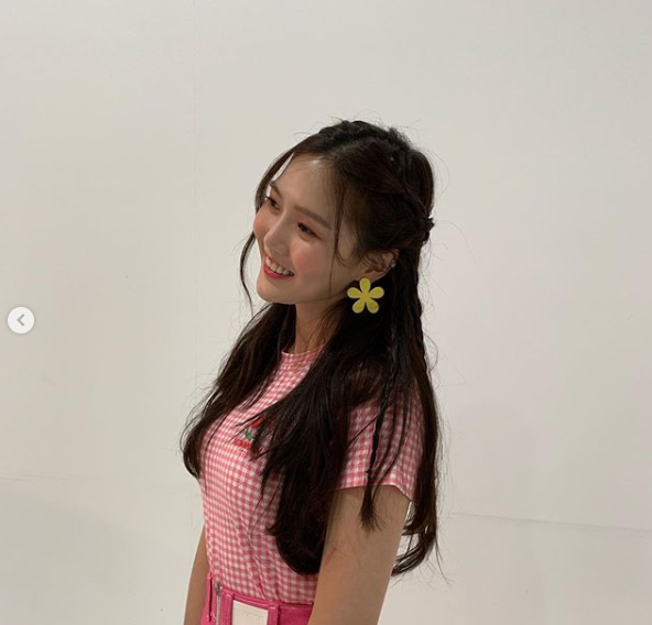 hyojung-oh-my-girl-shares-lovely-images-summer-anniversary-trip-last-year-6