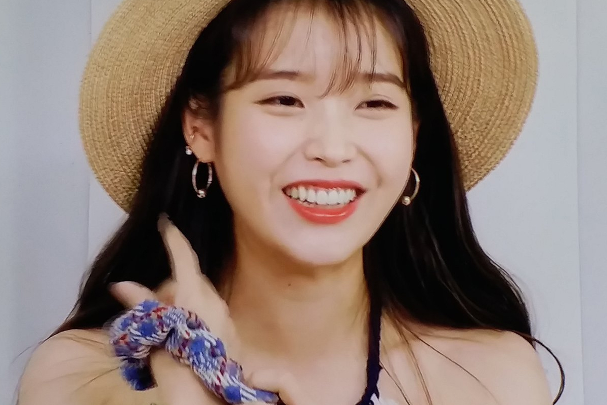 IU be lovely and fresh with summer vibes in 'Homebody Signal'