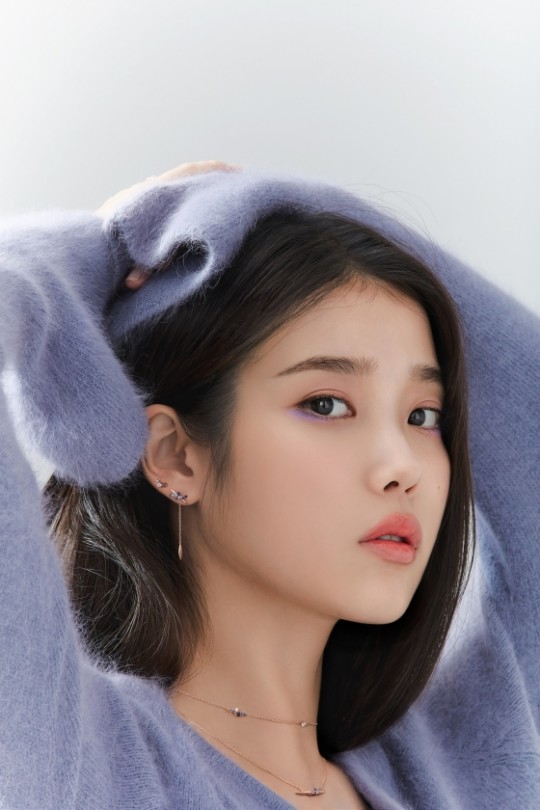 iu-unique-chic-beauty-as-master-of-pictorial-3