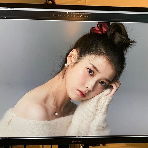 iu-unique-chic-beauty-as-master-of-pictorial-5