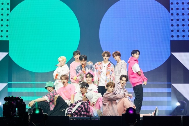 seventeen-successfully-wraps-up-online-fanmeeting-seventeen-in-carat-land-3