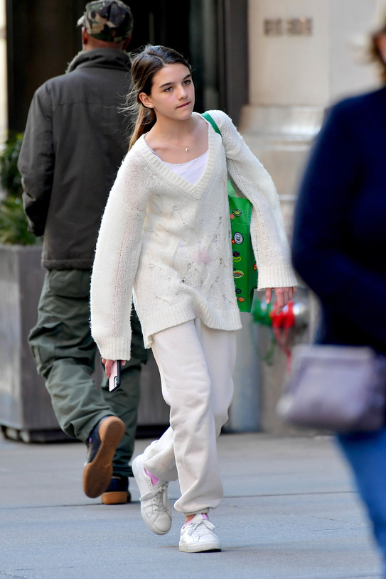 I Suri Photos Of Suri Cruise In Her Slippers And On A Playdate In Ensure The Wellbeing