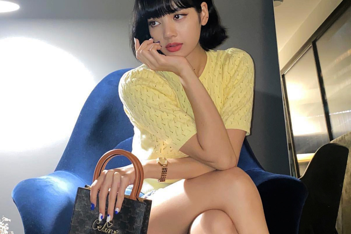 BLACKPINK Lisa shows off modern mix classic style with luxury bag