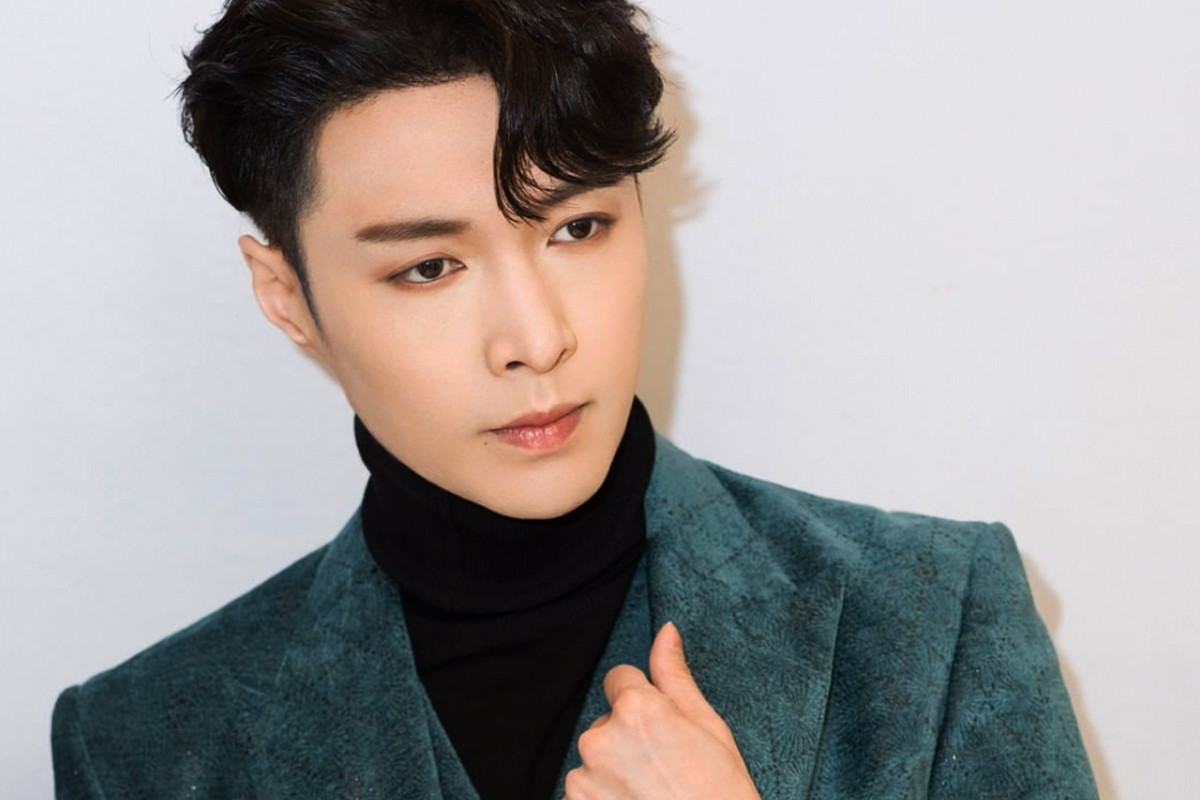 EXO Lay to collab with TMRW magazine for 'BESPOKE 100-PAGE' issue
