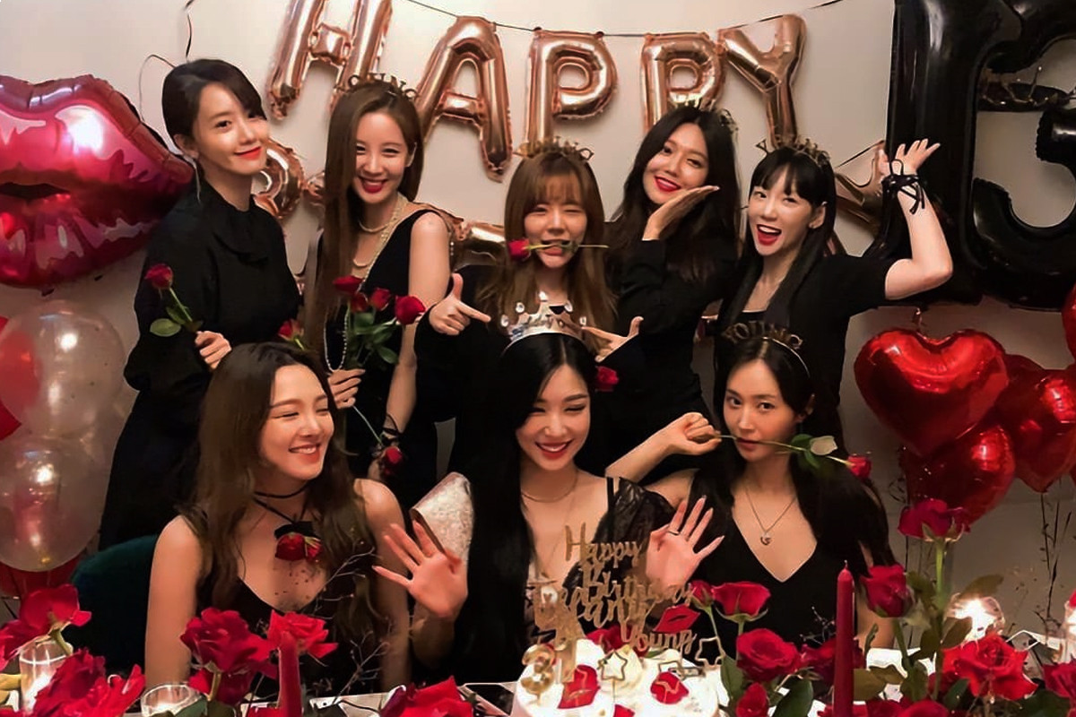 Girls' Generation gather together for their 13th anniversary