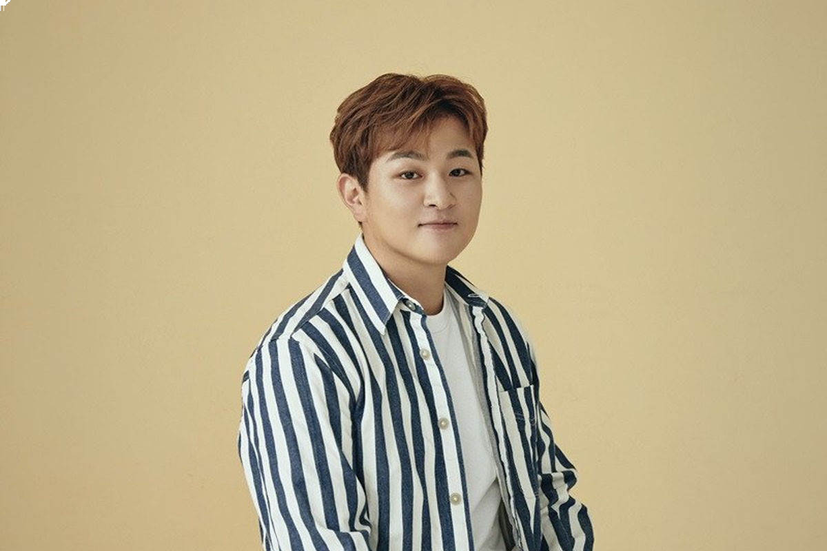 Huh Gak releases new profile photos after losing 30 kg