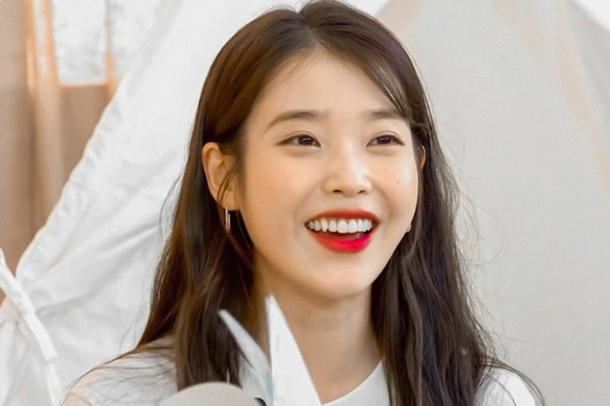 IU helps victims of torrential rains with 100 million won