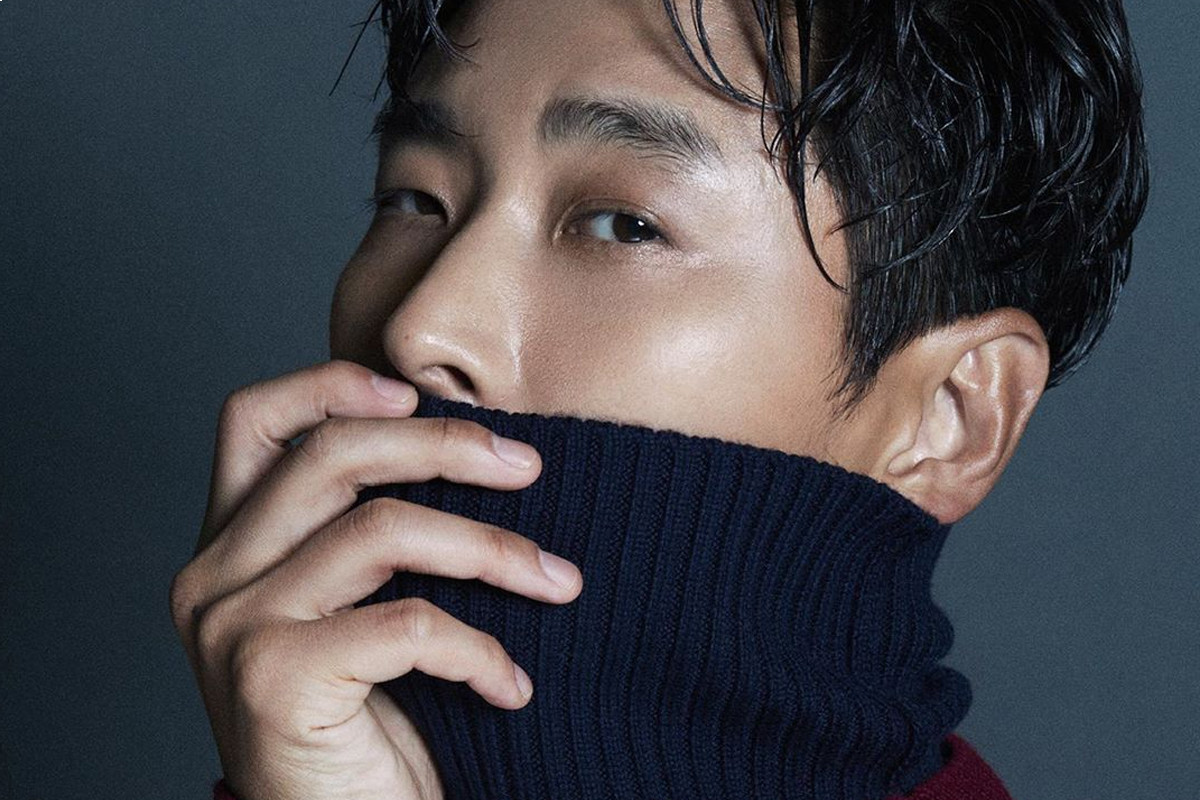 Joo Ji Hoon shows off his sexy vibes on the cover of Harper's Bazaar