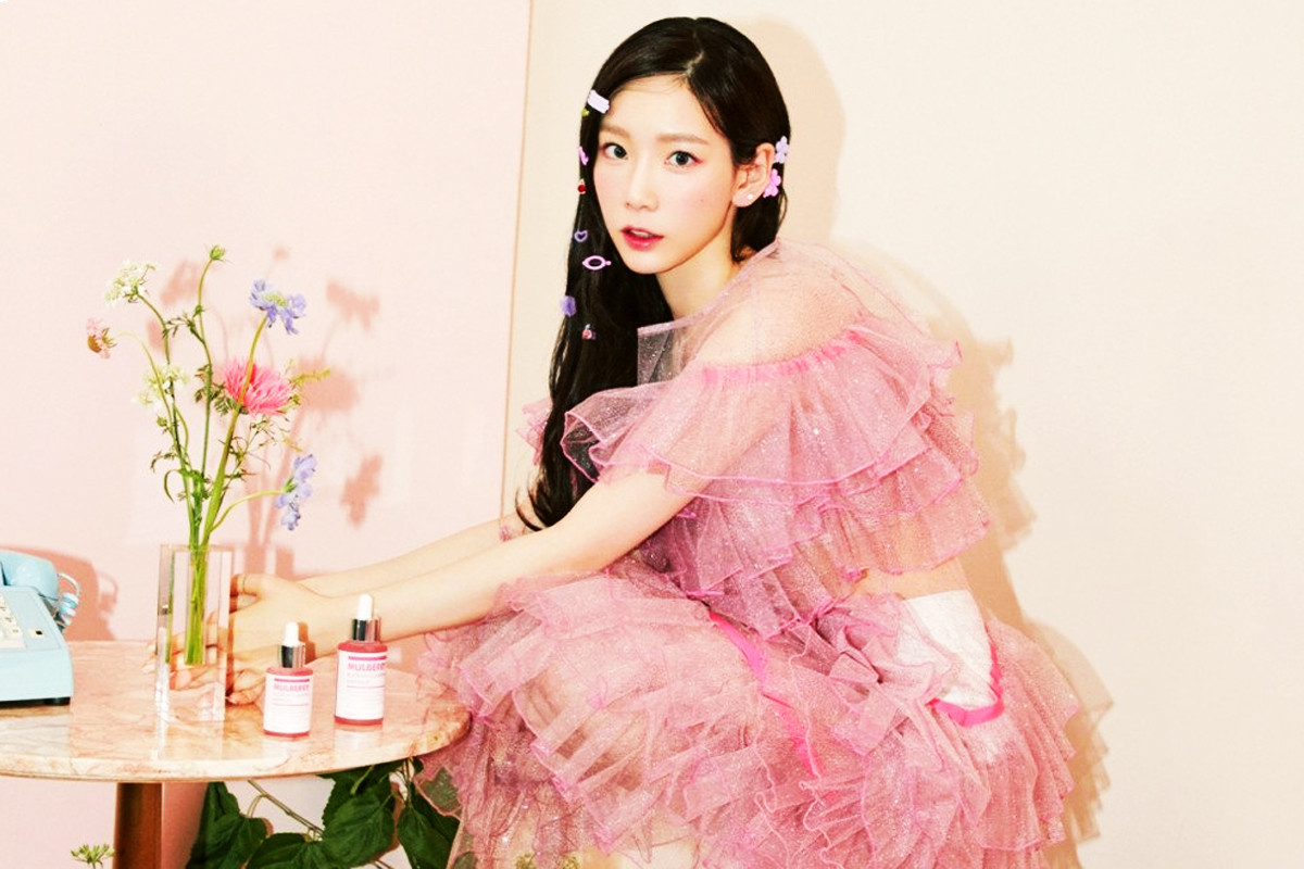 Taeyeon expresses her lovely beauty in cosmetic pictorial for '1st Look'