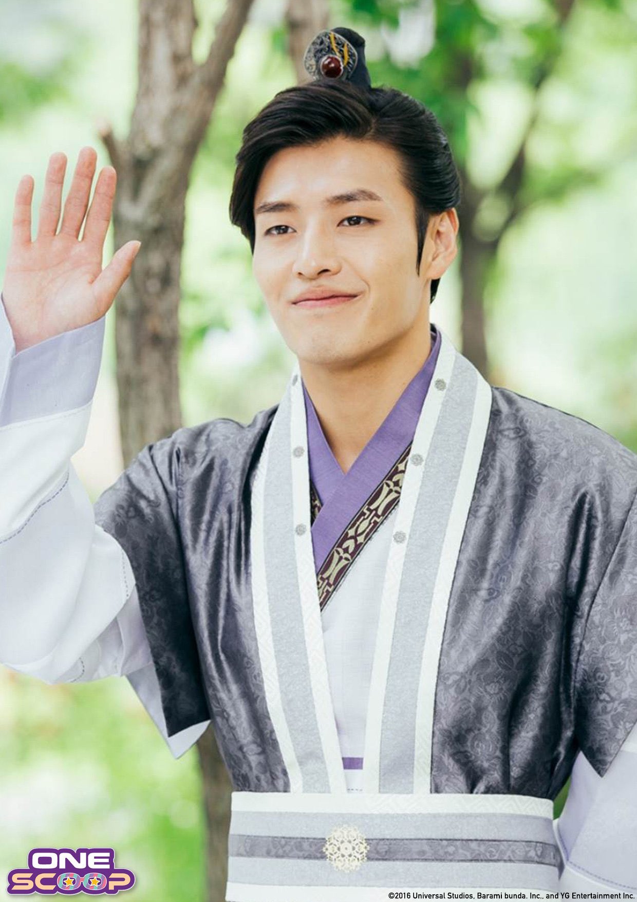 5-korean-actors-steal-fans-hearts-with-memorable-smile-4