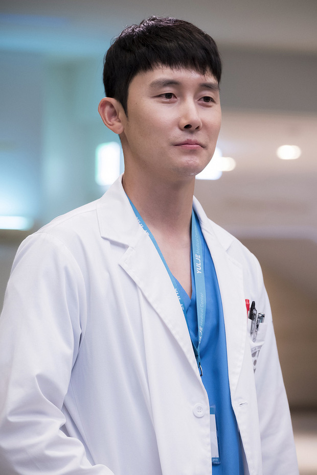 Jo-Jung-Suk-Rivalry-Gives-Up-In-Season-2-of-Hospital-Playlist-1