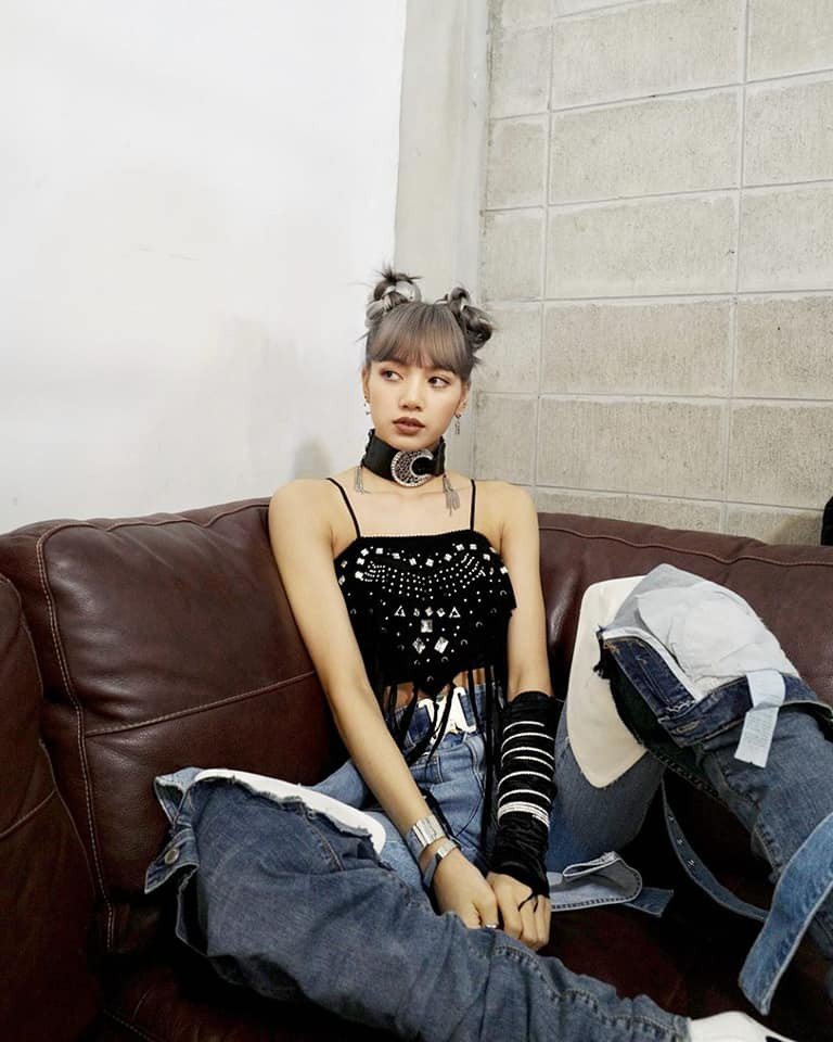Only-BLACKPINK-Lisa-To-Pull-Off-Bizarre-Outfits-Perfectly-2
