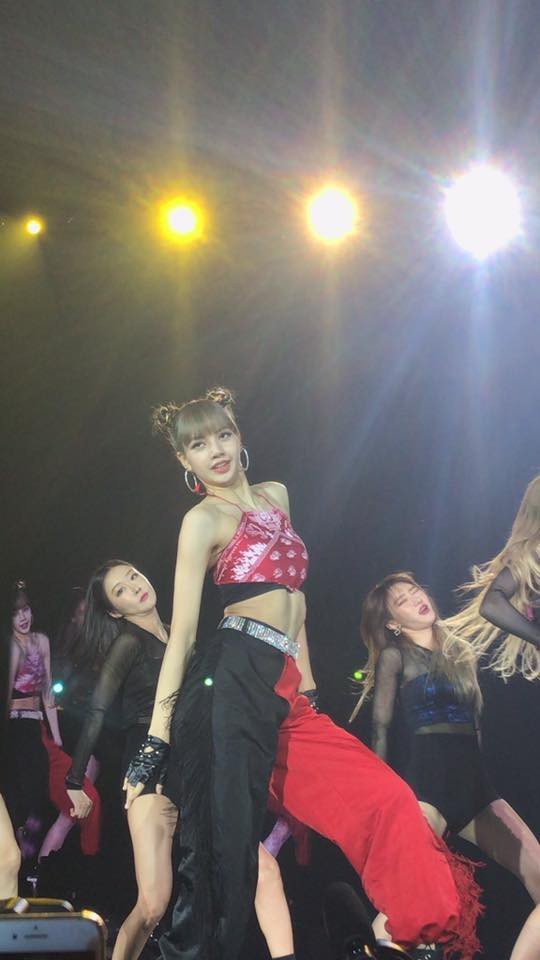 Only-BLACKPINK-Lisa-To-Pull-Off-Bizarre-Outfits-Perfectly-5