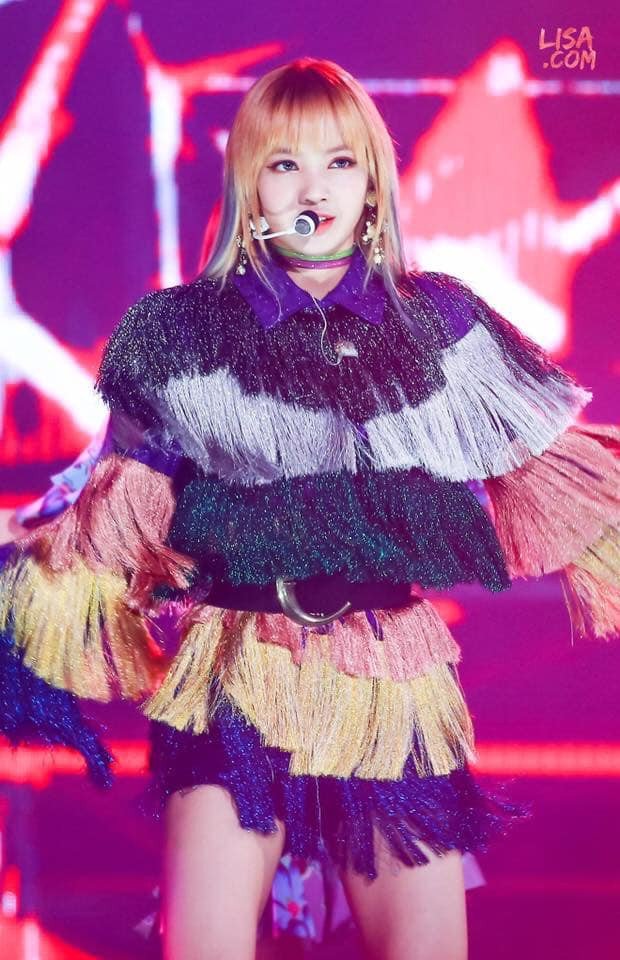 Only-BLACKPINK-Lisa-To-Pull-Off-Bizarre-Outfits-Perfectly-6