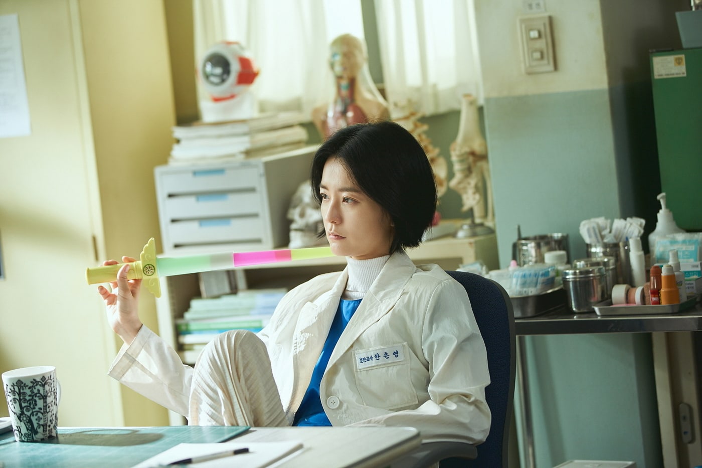 new-fantasy-series-the-school-nurse-files-new-stills-jung-yu-mi-nam-joo-hyuk-2