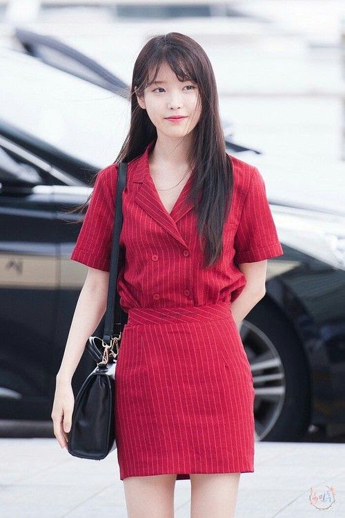 the-chic-collection-when-iu-impressed-with-her-visuals-in-suits-p