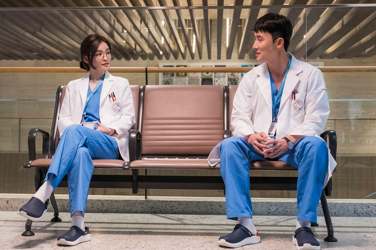 Jo Jung Suk's rivalry gives up in season 2 of Hospital Playlist