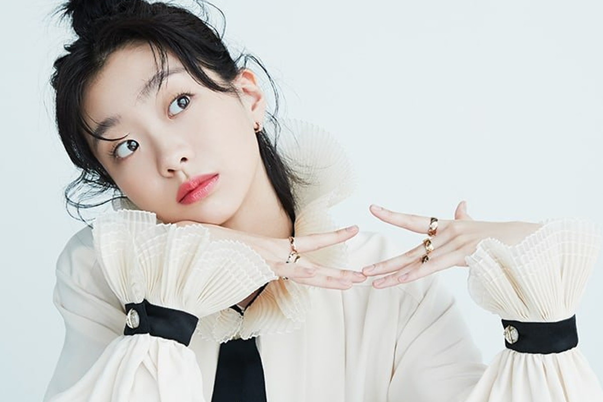 Kim Da Mi shows off strong character in Cosmopolitan September edition