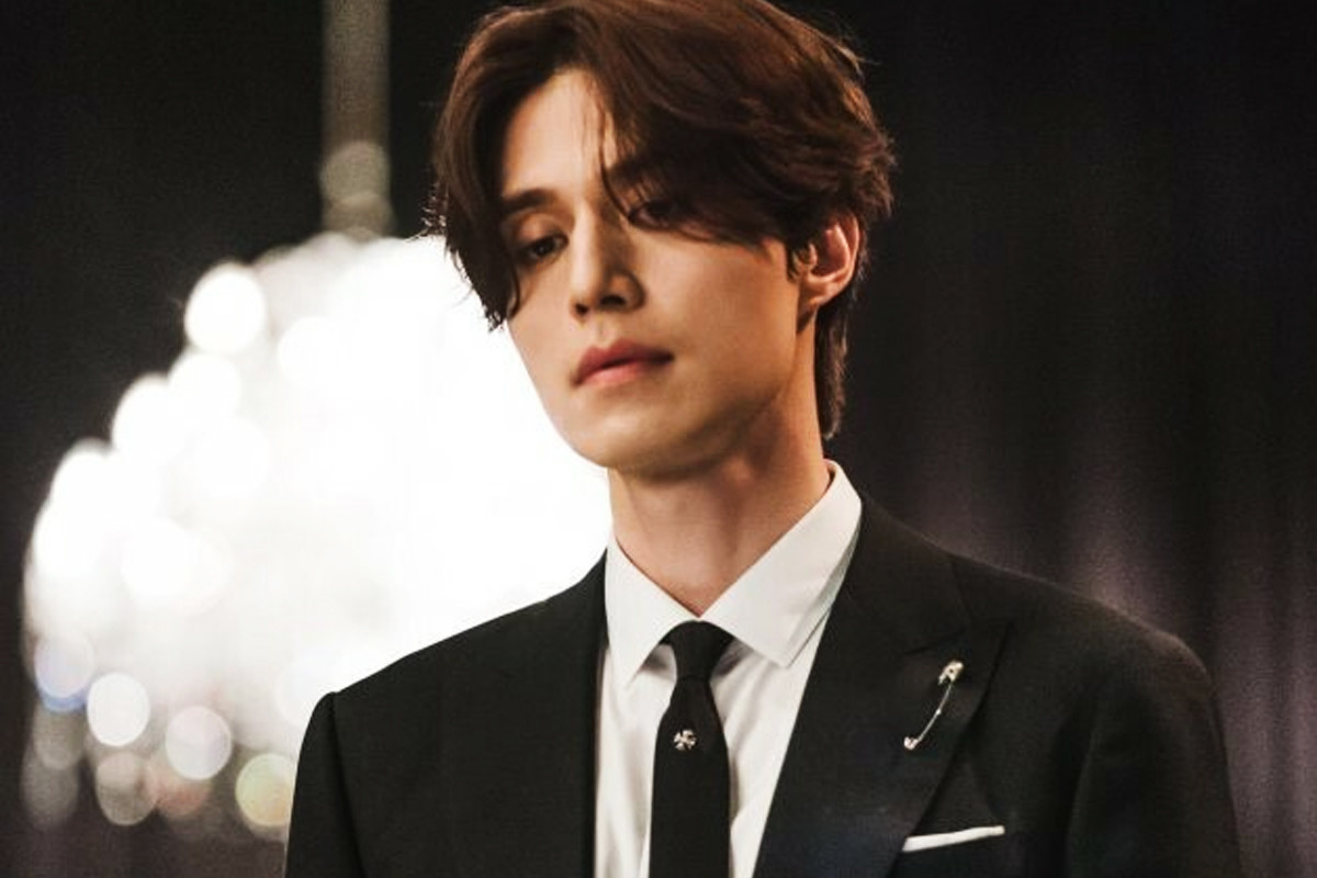 Lee Dong Wook appears as modern day nine-tailed fox in new stills of new drama