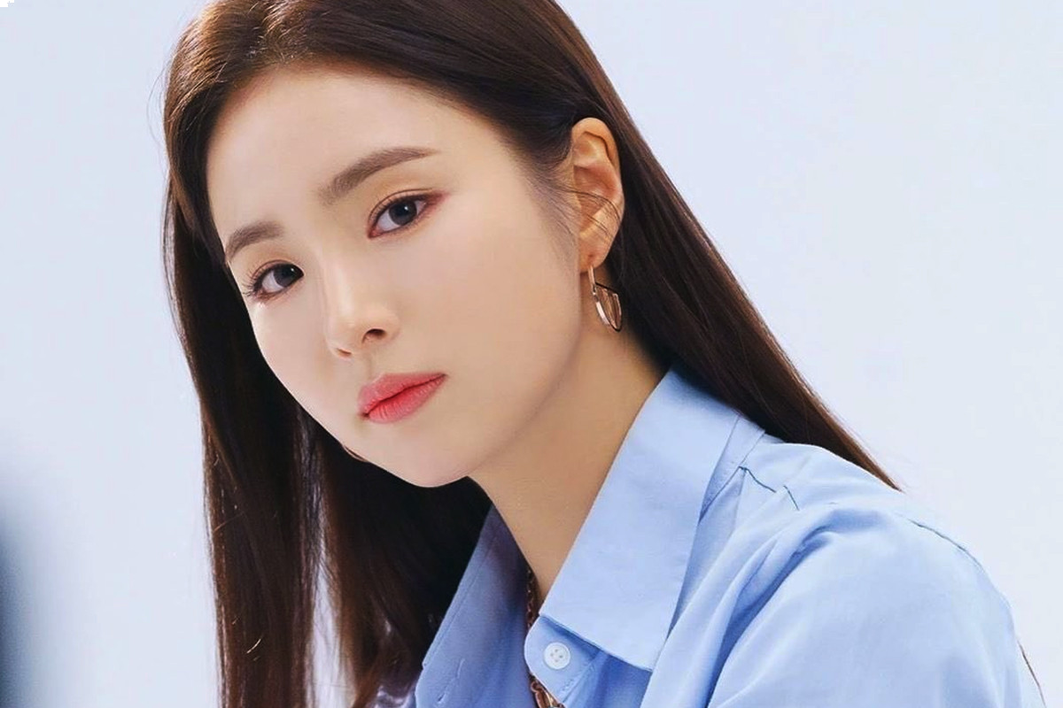 Shin Se Kyung shows off her elegant and mature beauty with refined visual
