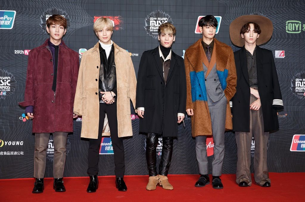 10-Most-Fantastic-Red-Carpet-Looks-By-Male-Idol-Groups-8