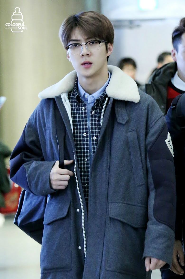 10-unforgettable-airport-outfits-that-prove-sehun-is-the-king-of-style-10