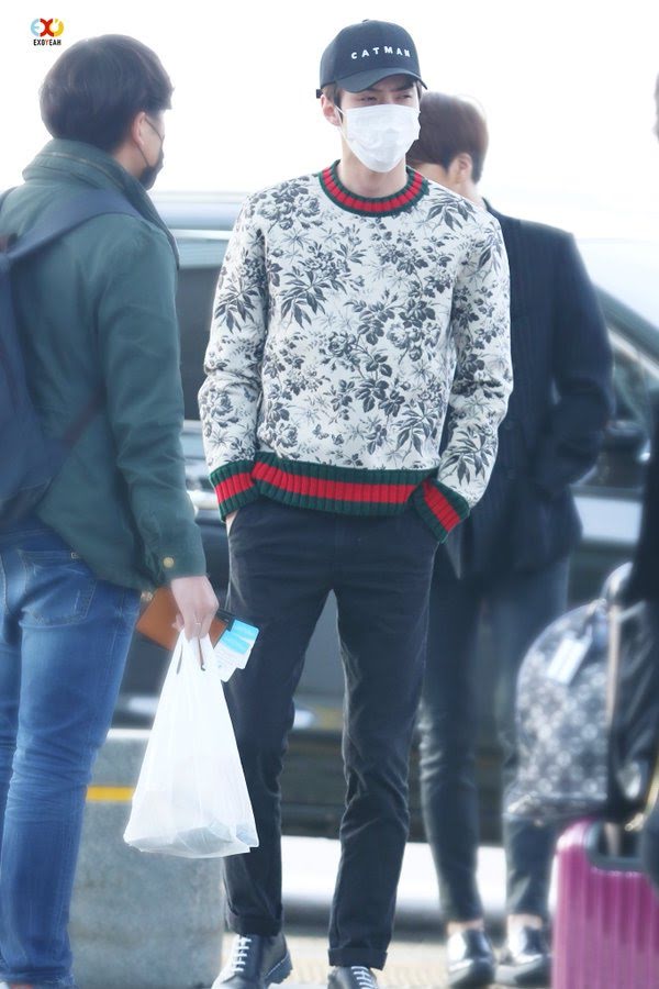 10-unforgettable-airport-outfits-that-prove-sehun-is-the-king-of-style-16