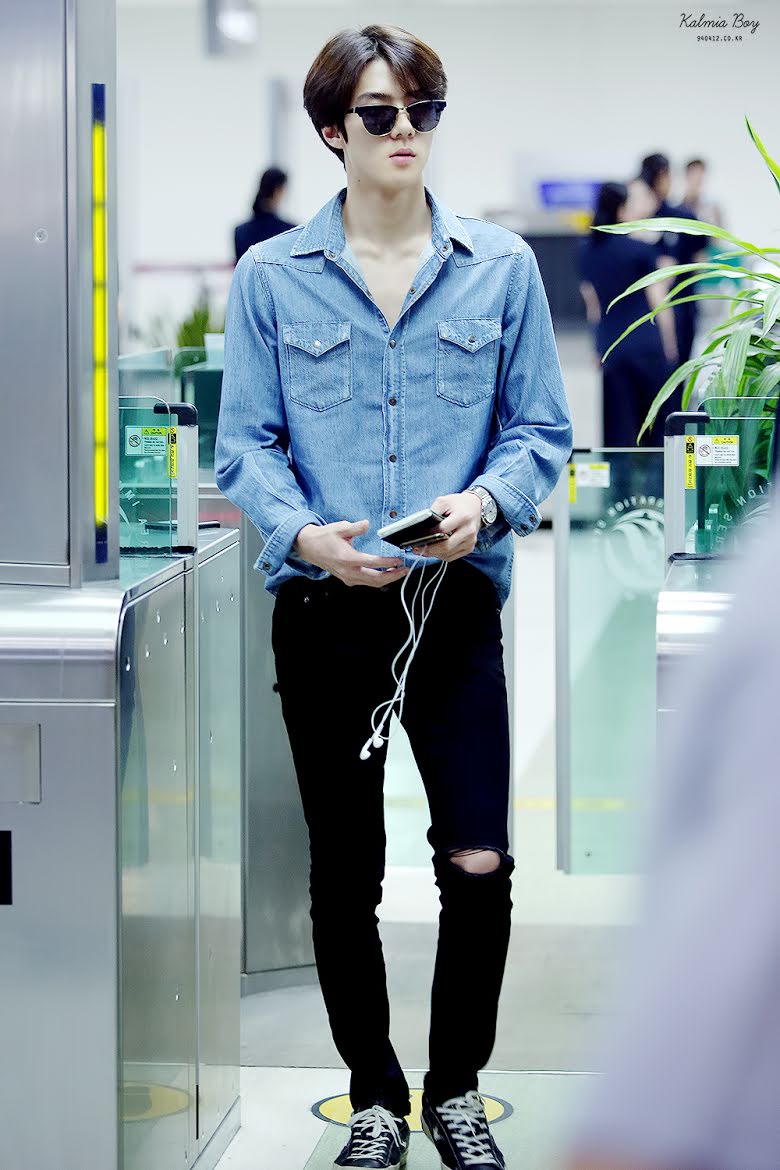 10-unforgettable-airport-outfits-that-prove-sehun-is-the-king-of-style-19