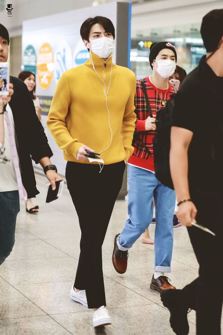 10-unforgettable-airport-outfits-that-prove-sehun-is-the-king-of-style-3