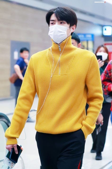 10-unforgettable-airport-outfits-that-prove-sehun-is-the-king-of-style-4
