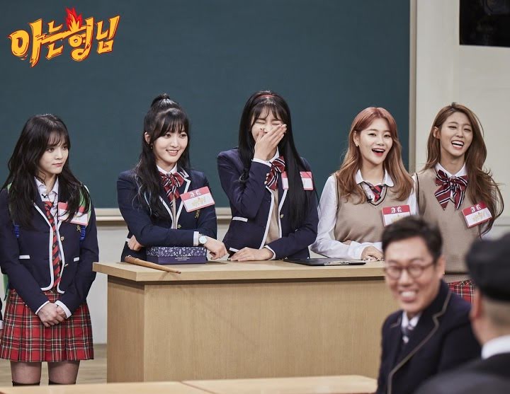 6-Different-Uniform-Styles-of-Girl-Groups-On-Knowing-Bros-13