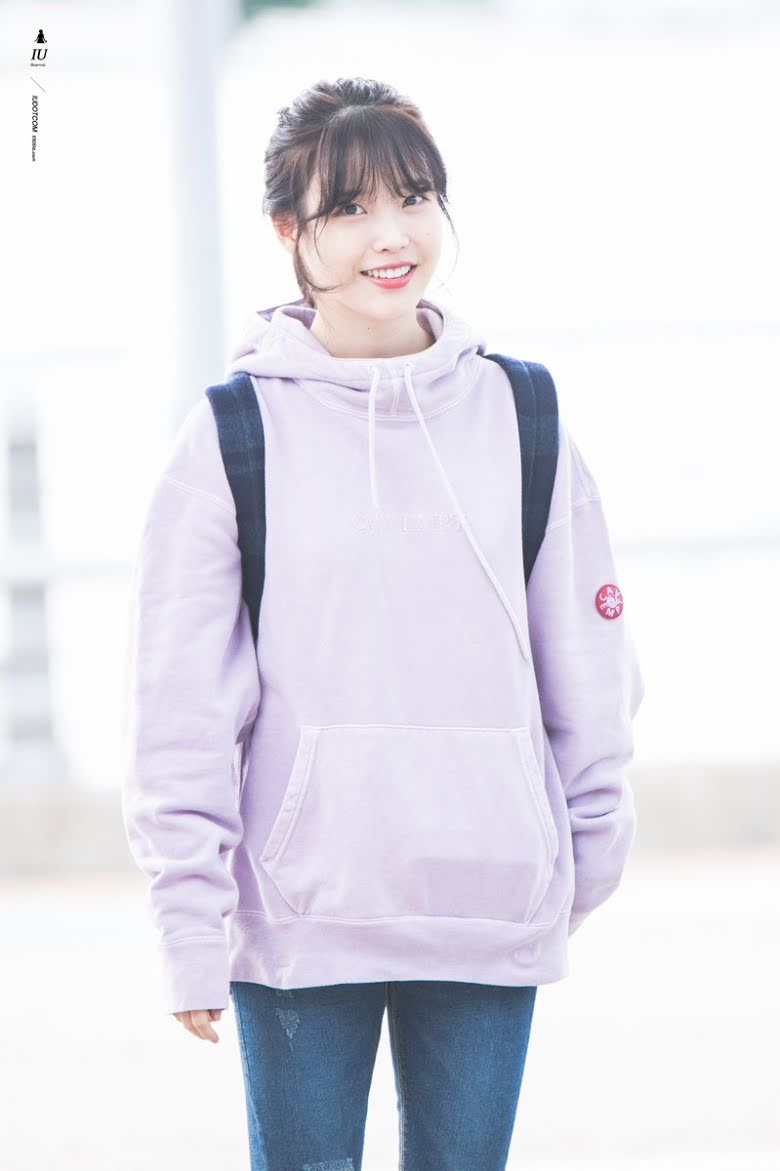 6 Outfits Make IU Look Like The Korean College Girl | starbiz.net